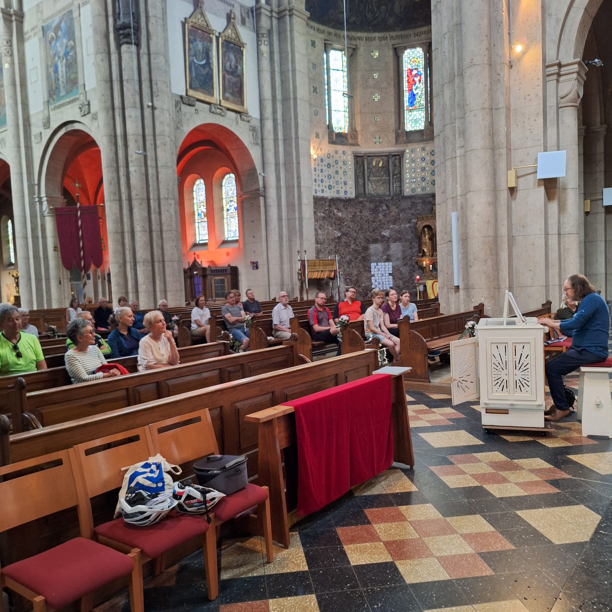 Pedale und Pfeifen 2025 Stefan Schultes an der Banzhaf Truhenorgel in St. Josef